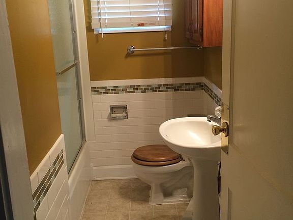 4th image of 1836 Koehne St