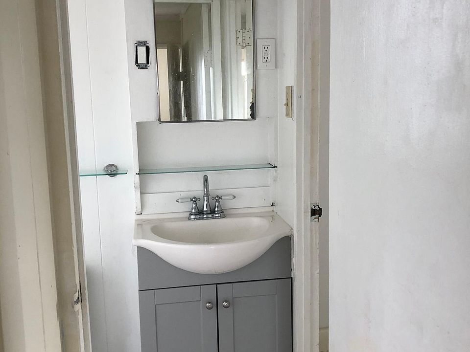 1st image of 821 A Ave #A