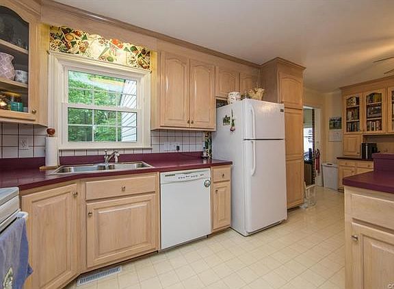 3rd image of 12533 Richmond St