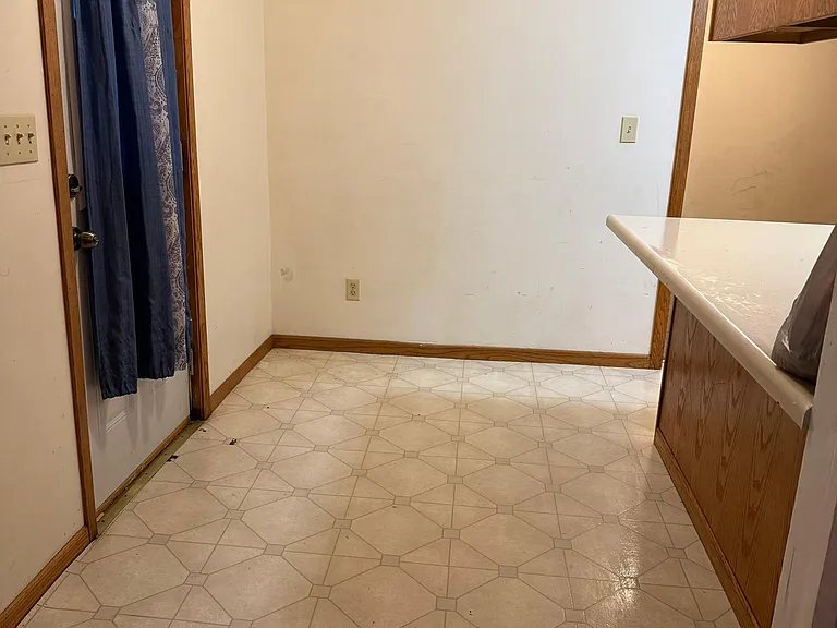 227 2nd St NE #5 — Photo 2