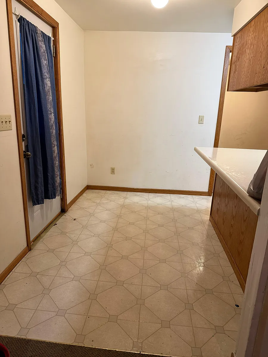 Building Photo - 227 2nd St NE #5