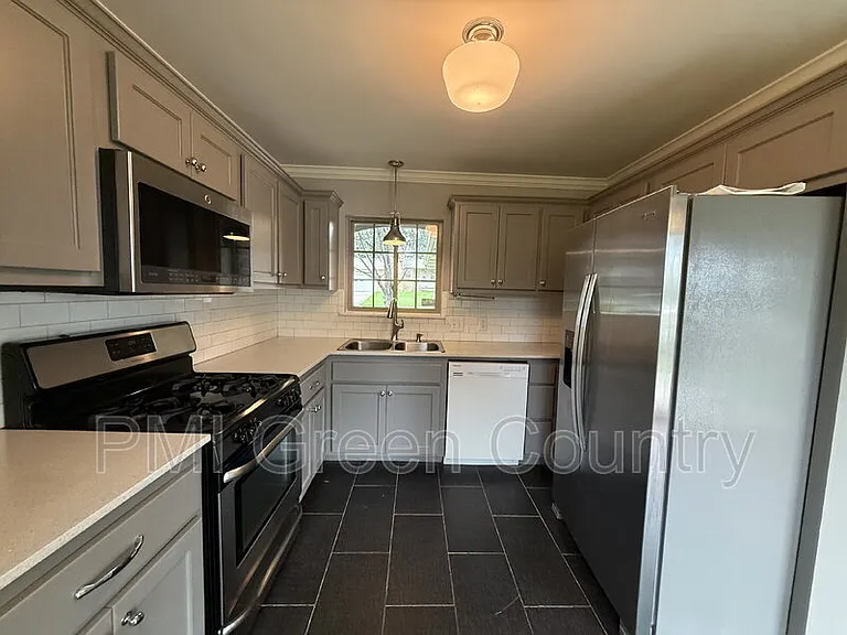 5428 E 25th Pl — Photo 9