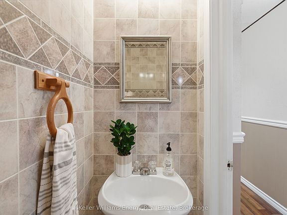 4th image of 320 Blackthorn St #12