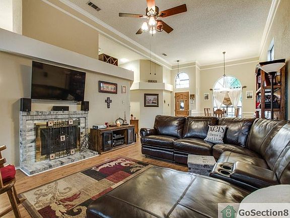 3rd image of 729 Paisley Dr