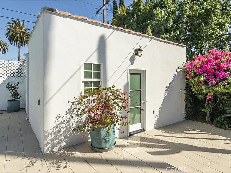 1094 S Plymouth Blvd — Photo 3