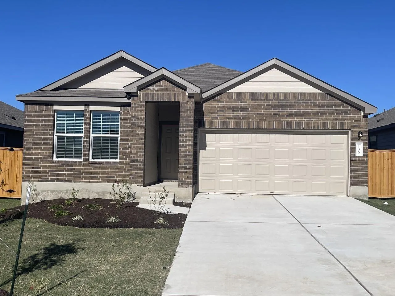 3 bed, 2.0 bath, 1913 sqft, $1,800 — Photo 1