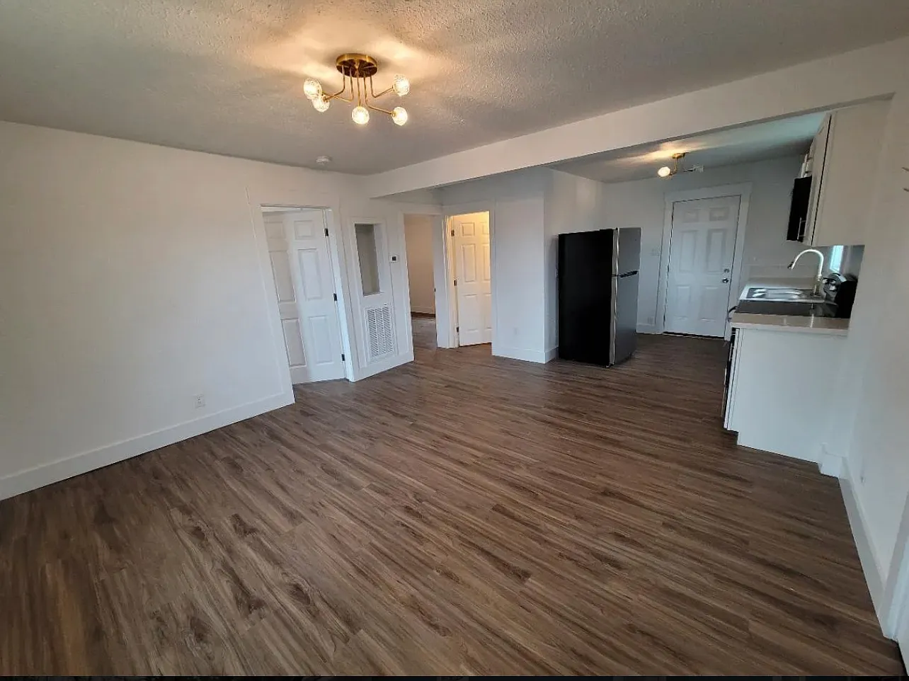 1421 Ivy St — Photo 2