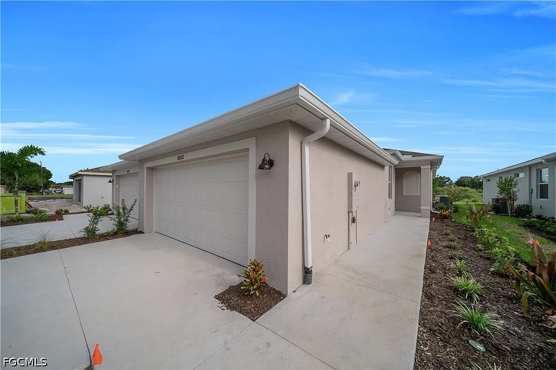 2 bed, 2.0 bath, 1560 sqft, $1,950 — Photo 3