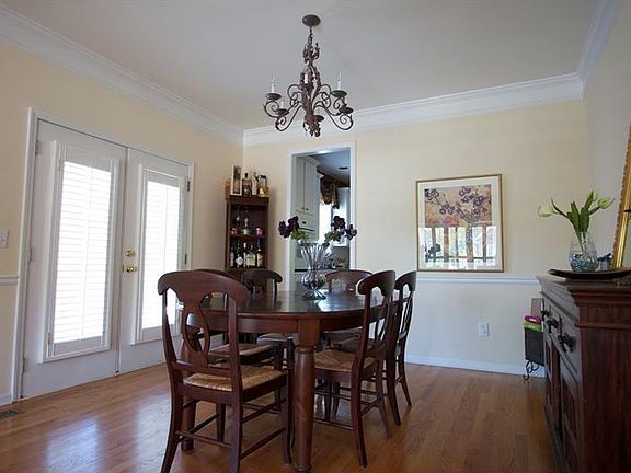 4th image of 2420 Retreat Dr