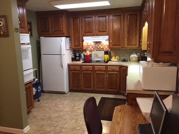 4th image of 4705 Rainbow Dr