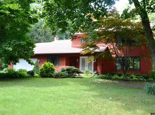 1013 Valerie Dr, Niskayuna, NY 12309