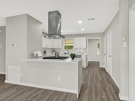 2nd image of 6113 Diamond Ct