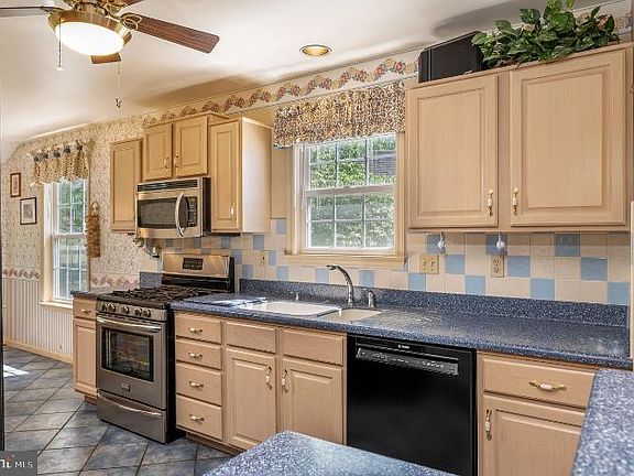 5th image of 132 Wellington Ct