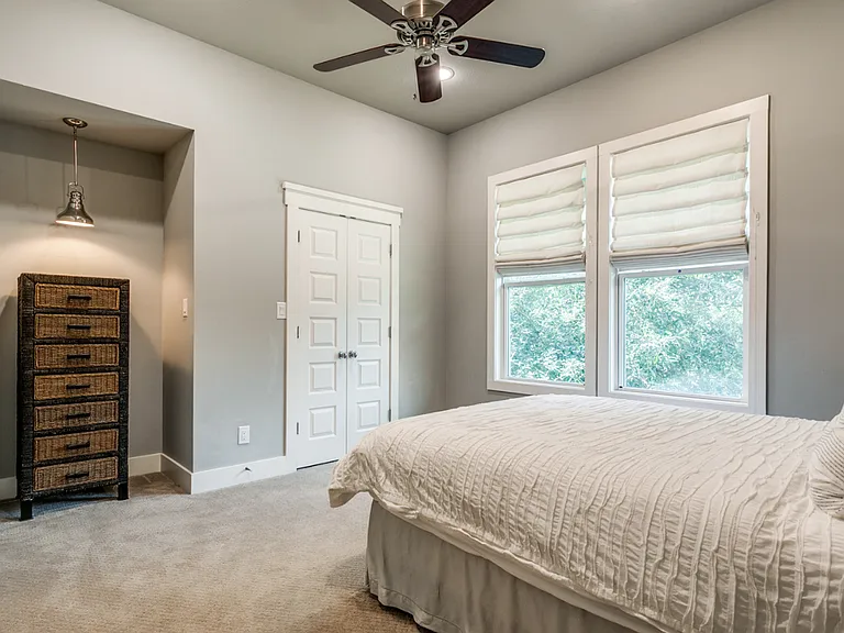242 E Elmview Pl — Photo 22