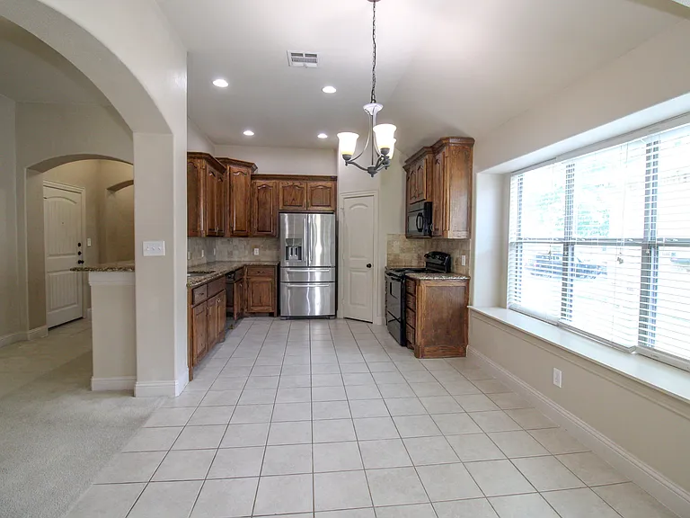 215 Wooded Creek Ave — Photo 12