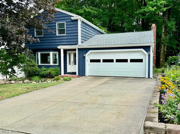 132 Elm Ct, Chagrin Falls, OH 44022
