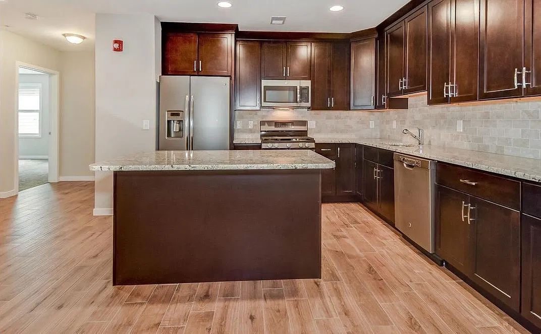 3 bed, 1400 sqft, $2,895 — Photo 3