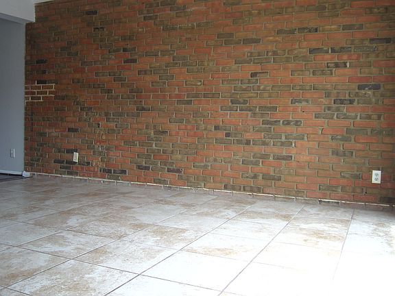 3rd image of 7412 Country Brook Dr