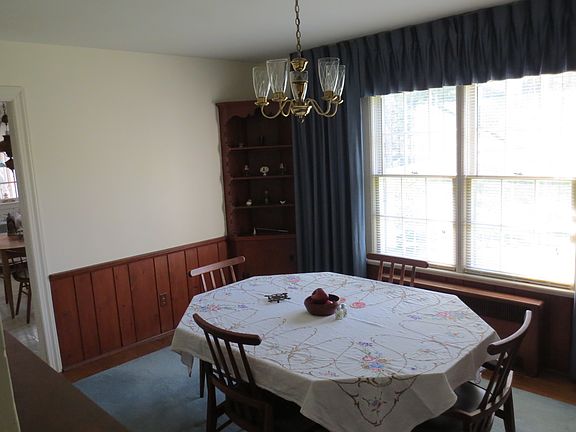 Dine Rm w/cabinets