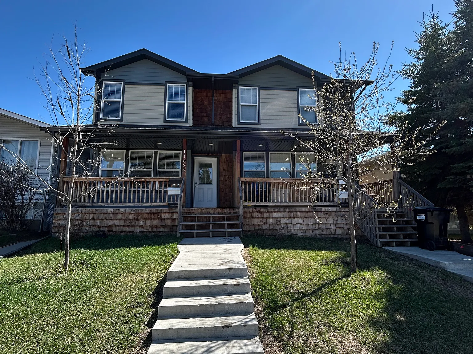 SF214 | 1 Month Free Spacious 4 Bedroom Main Floor Home Northwest Edmonton — Photo 2