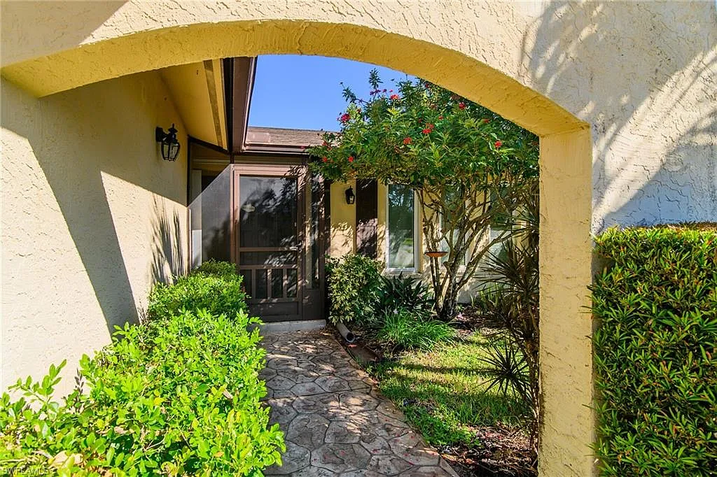 3 bed, 2.0 bath, 1542 sqft, $4,000 — Photo 3