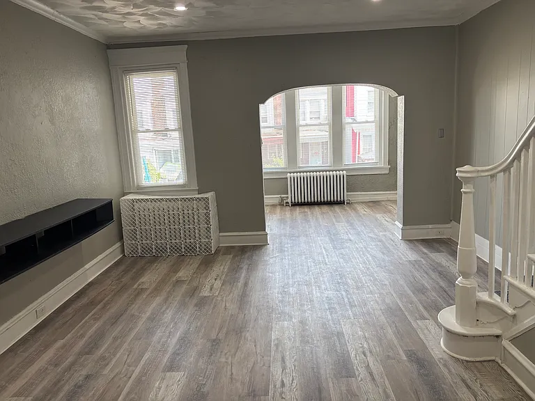 302 E Albanus St — Photo 4