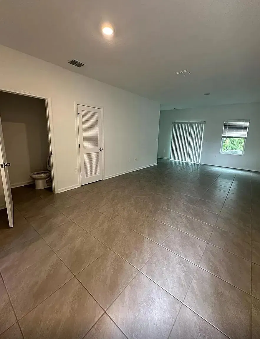 3 bed, 2.5 bath, 1502 sqft, $2,050 — Photo 2