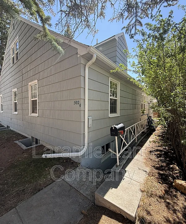 502 & 502-1/2 S 16th St #2