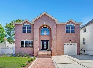 736 Hudson Ave, Secaucus, NJ 07094