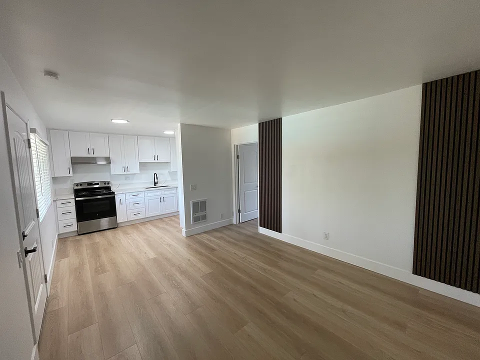 2330 N Grand Ave #113