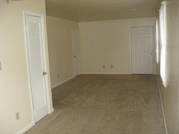 4th image of 4132 Queenswood Dr APT A