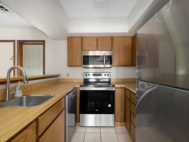 115 Becchnut Streetunit E #2 — Photo 3