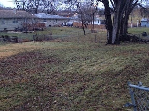 Big flat fenced in back yard