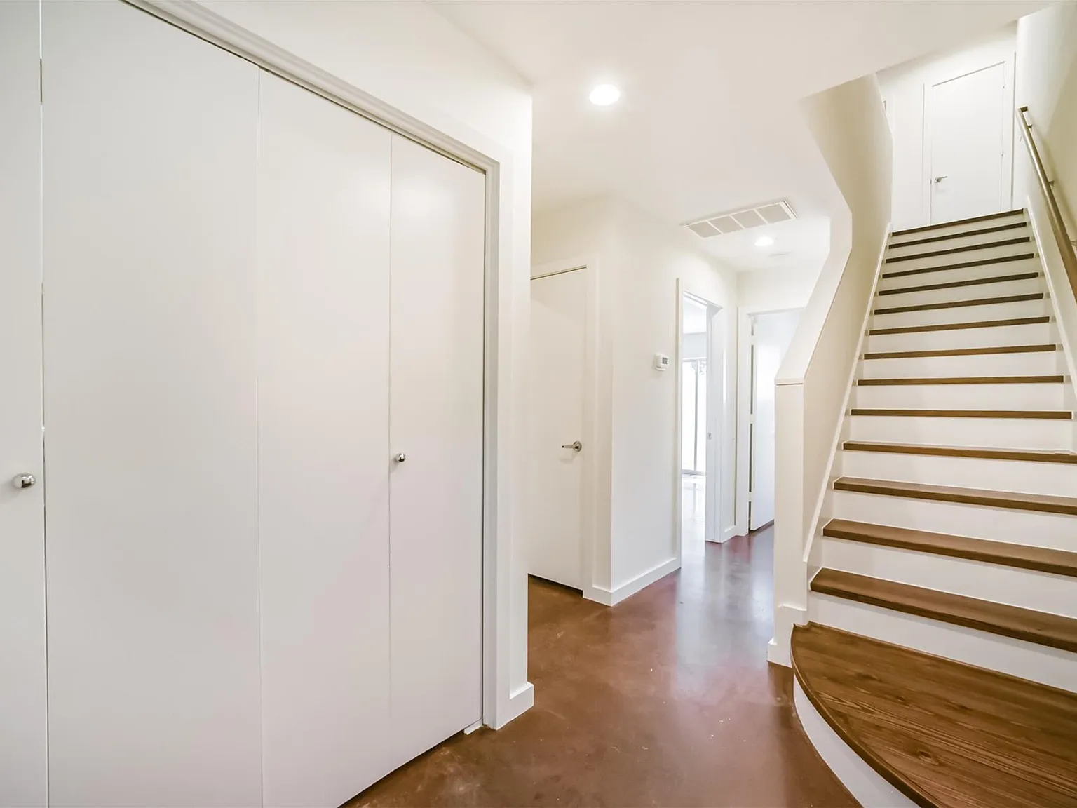 2 bed, 2.0 bath, 1890 sqft, $2,450 — Photo 4
