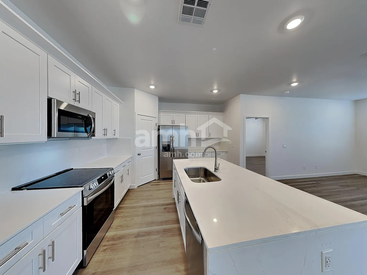 3 bed, 2.0 bath, 1746 sqft, $2,230 — Photo 3