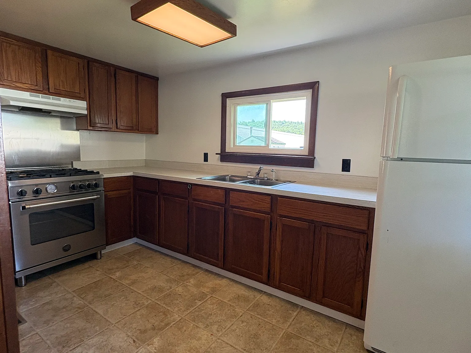 2 bed, 1000 sqft, $2,400 — Photo 2