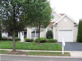 18 Maidenflower Ln, West Windsor, NJ 08550