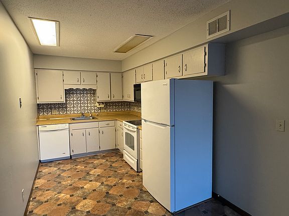 4th image of 1027 NW Greenwood St