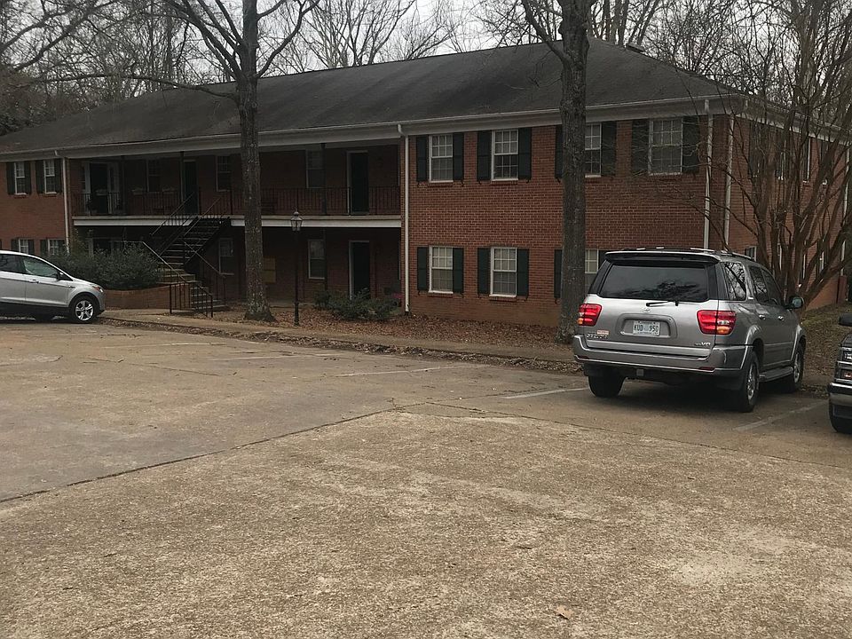 8-unit apartment building, unit available on 1st floor
