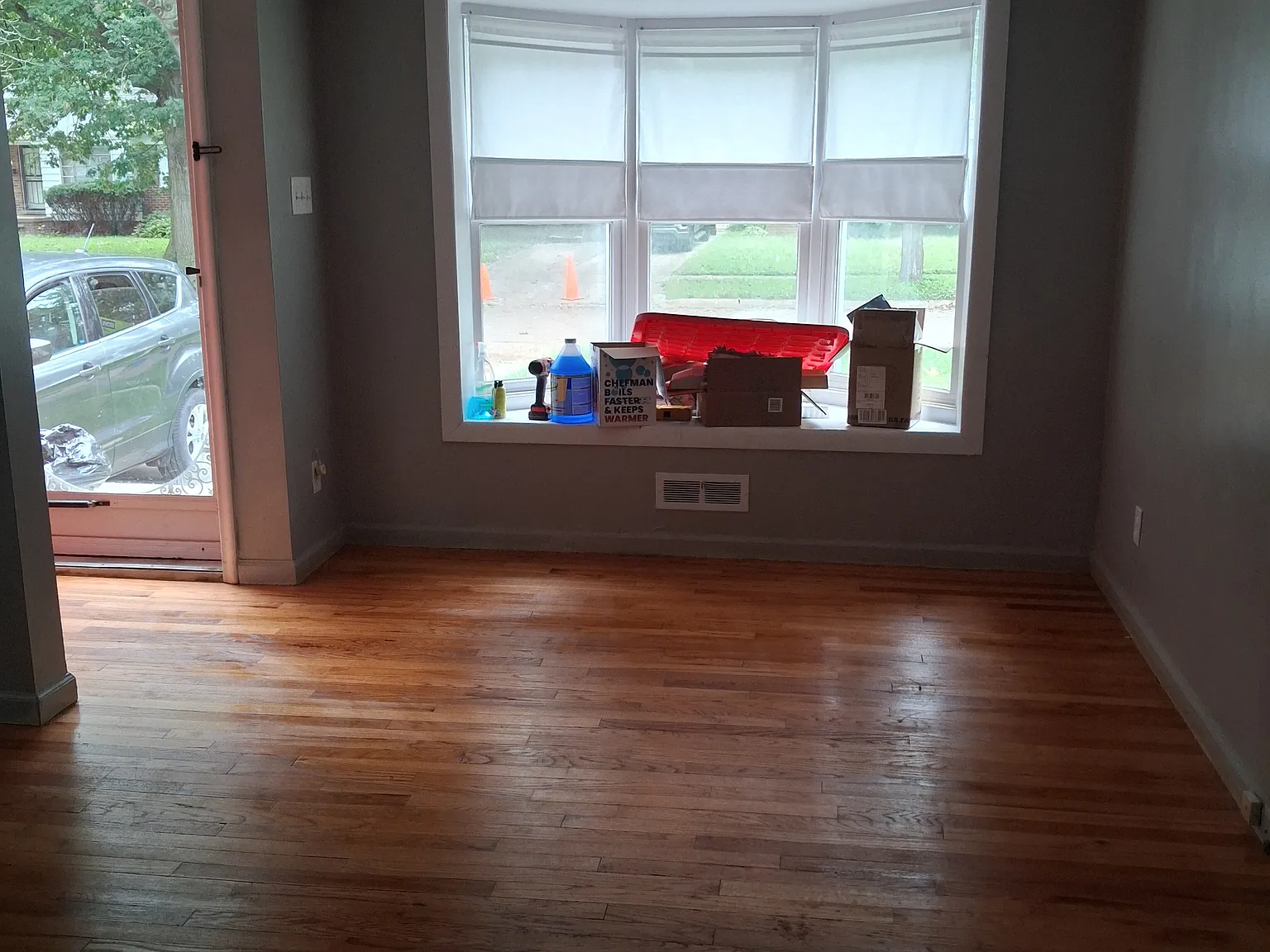 3 bed, 1000 sqft, $1,700 — Photo 2