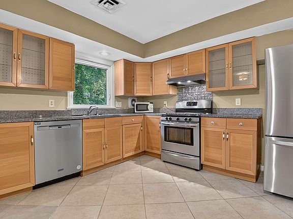 2nd image of 3409 Beverly Dr