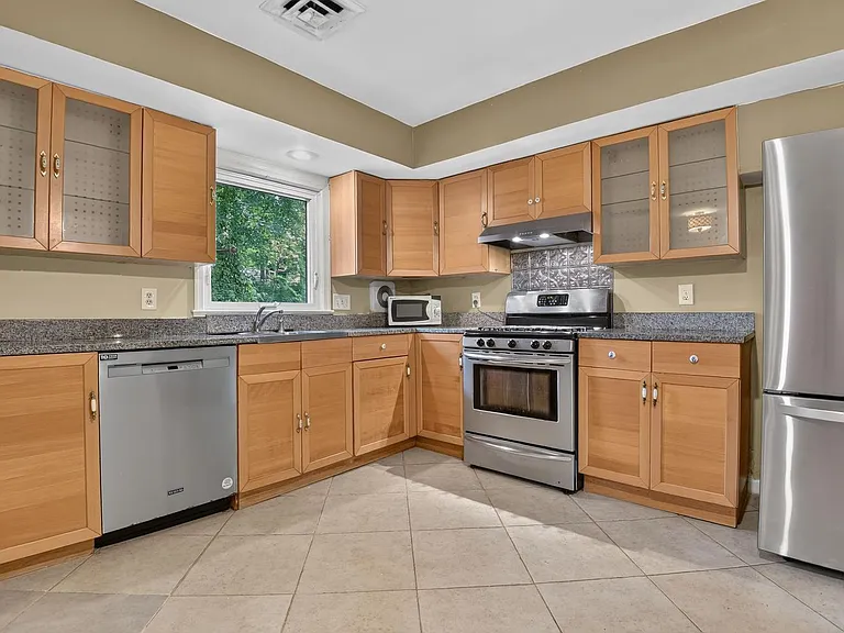 3409 Beverly Dr — Photo 14