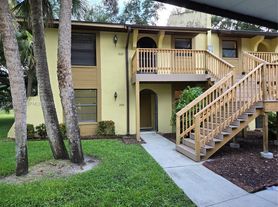 2123 Golfside Village Dr, Lehigh Acres, FL