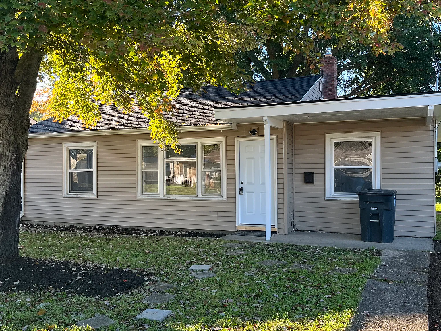 3 bed, 942 sqft, $1,250 — Photo 1