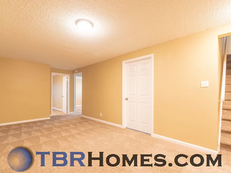 14435 Olmsted Dr — Photo 12