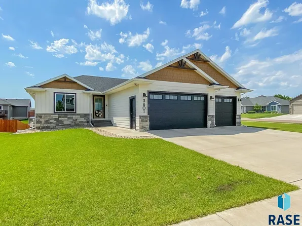 3801 S Home Plate Ave, Sioux Falls, SD 57110