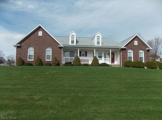5469 Oakridge Dr, Louisville, OH 44641