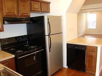 4th image of 4430 Newport Ave