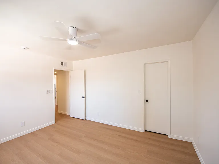 Valeria Apartments — Photo 38