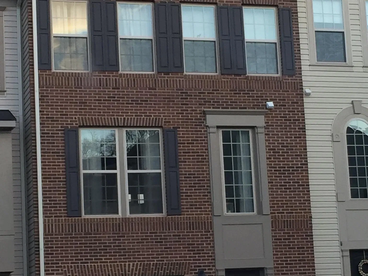149 Royal Ct — Photo 2
